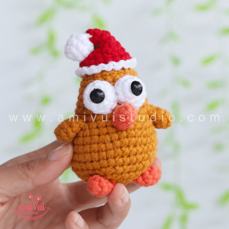 Crochet Chicken in Santa hat keychain - Free Amigurumi Pattern by AmivuiStudio