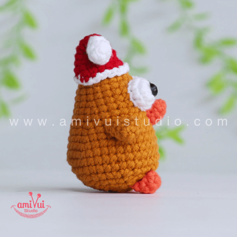 Crochet Chicken in Santa hat keychain - Free Amigurumi Pattern by AmivuiStudio