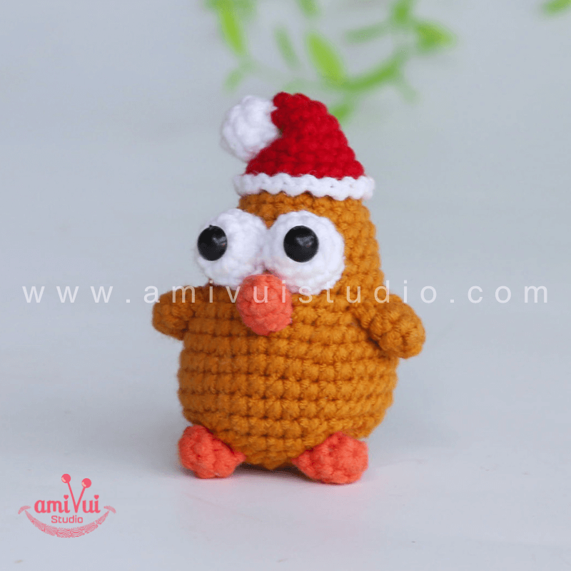 Crochet Chicken in Santa hat keychain - Free Amigurumi Pattern by AmivuiStudio