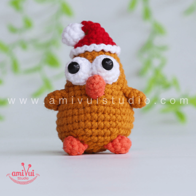 Crochet Chicken in Santa hat keychain - Free Amigurumi Pattern by AmivuiStudio