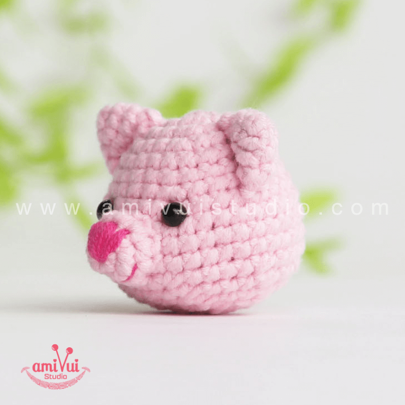Crochet tiny Bear keychain - Free Amigurumi Pattern by AmivuiStudio