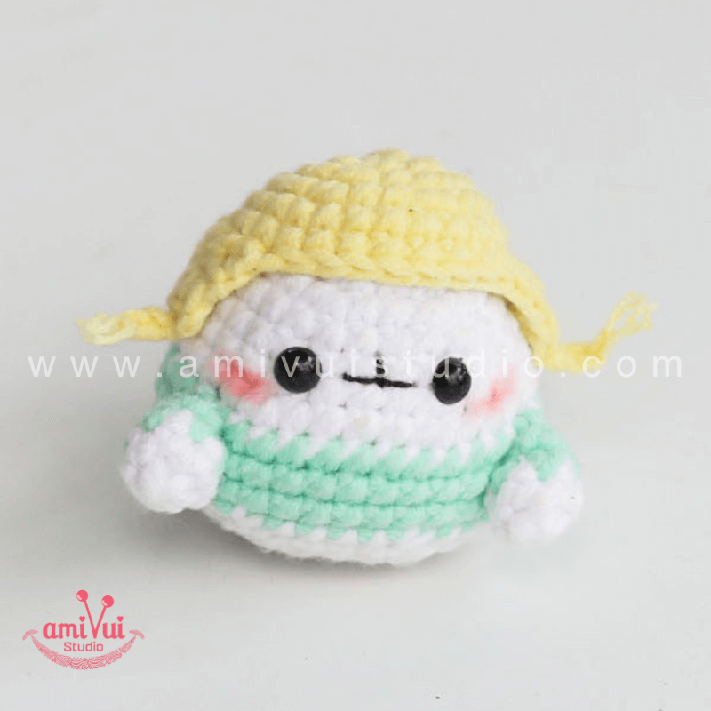 Crochet tiny Duck with hat keychain - Free Amigurumi Pattern by AmivuiStudio