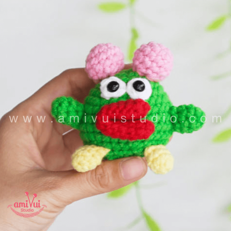 Amigurumi Little Monster Keychain - Free Crochet pattern by AmivuiStudio