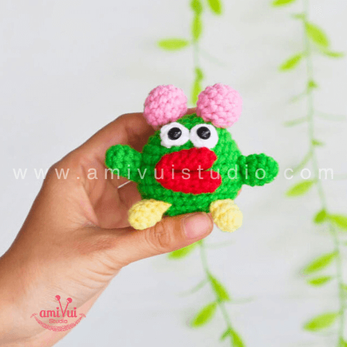 Funny Green Monster with Red Lips Keychain – Free Amigurumi Crochet Pattern