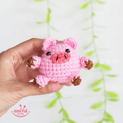 Chubby Pig Keychain – Free Amigurumi Crochet Pattern