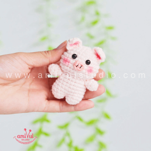 Pig Amigurumi Keychain – Easy Free Crochet Pattern