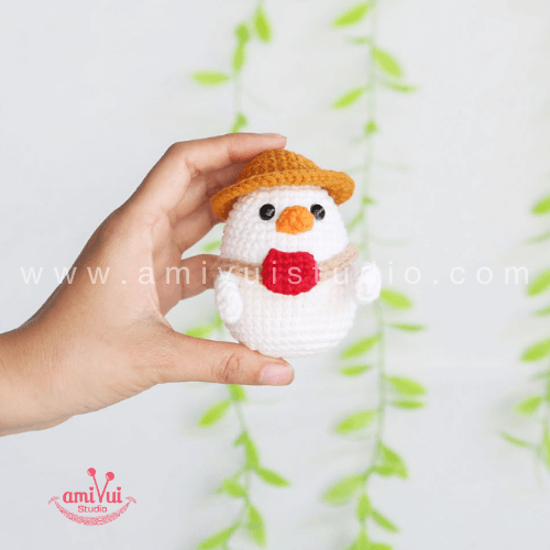 Chicken Keychain with Hat Amigurumi – Free Crochet Pattern